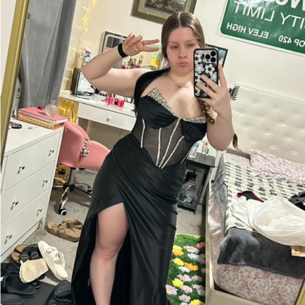 Prom dress - Picture 2 of 5